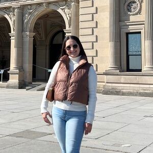 Meet your Posher, Janine